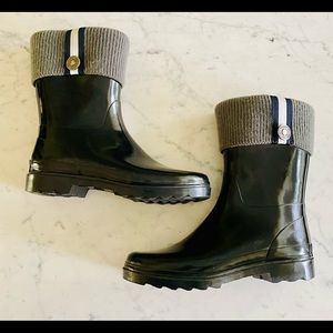 Tommy Hilfiger Cordell black shiny cuffed rain boots size 7